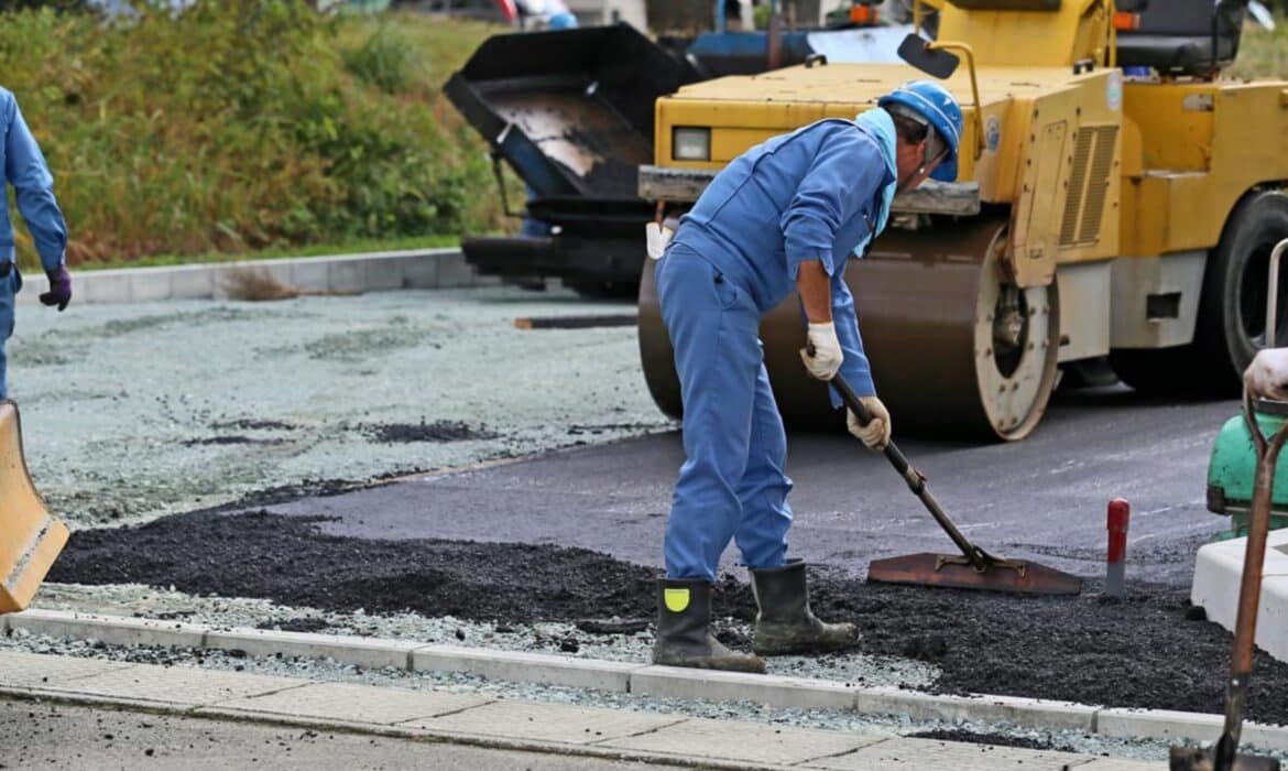 Parking Lot Seal Coating Costs for Asphalt: 2026 Pricing Guide
